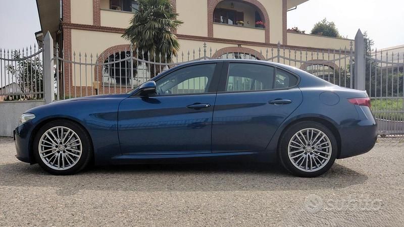 Usata Alfa Romeo Giulia Super 150 CV (110 kW) 2017 Blu Berlina