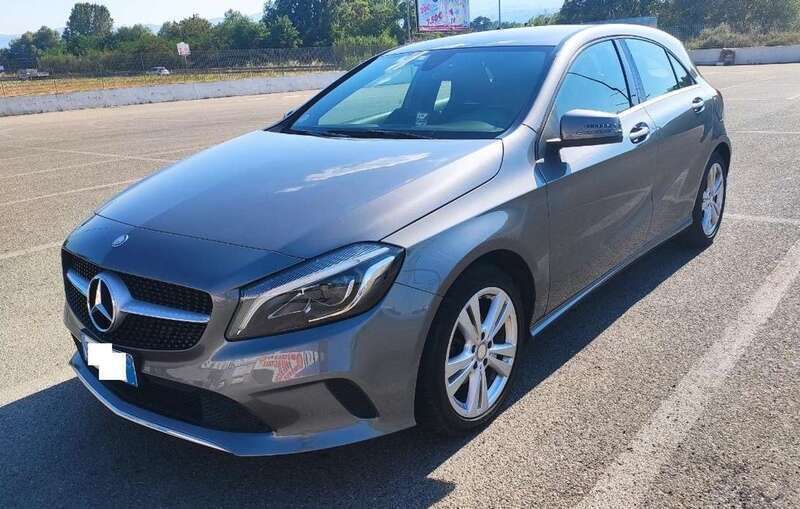 Grigio Usata 2016 Mercedes A180 Tre volumi | 17.500 € (Molto cara) - Immagine 1/1