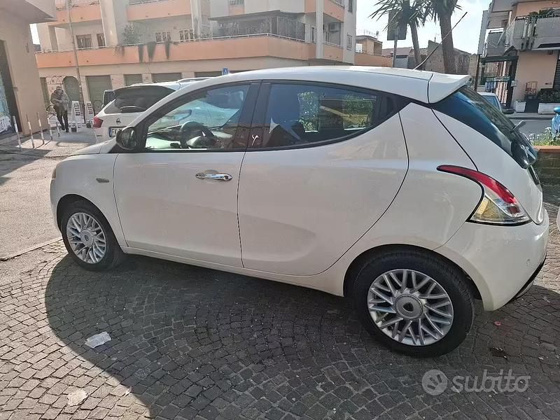 Usata Lancia Ypsilon 69 CV (50 kW) 2015 Utilitaria
