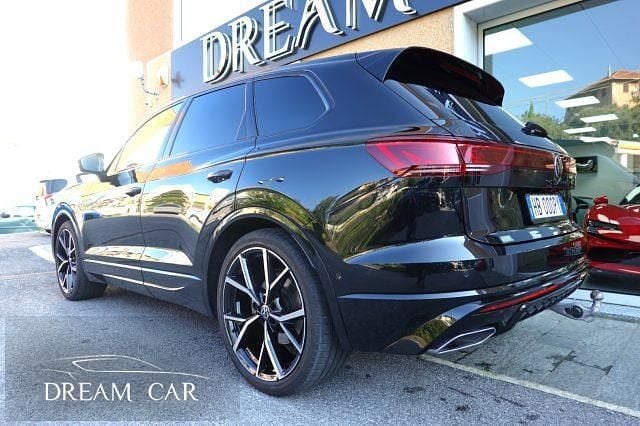 Usata VW Touareg R-line 231 CV (169 kW) 2024 Nero metallizzato SUV