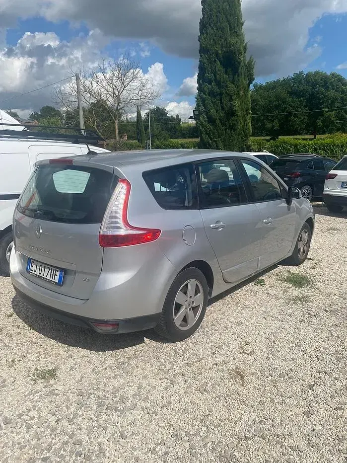 Usata Renault Scenic E-Tech Luxe 110 CV (80 kW) 2011 Grigio Monovolume