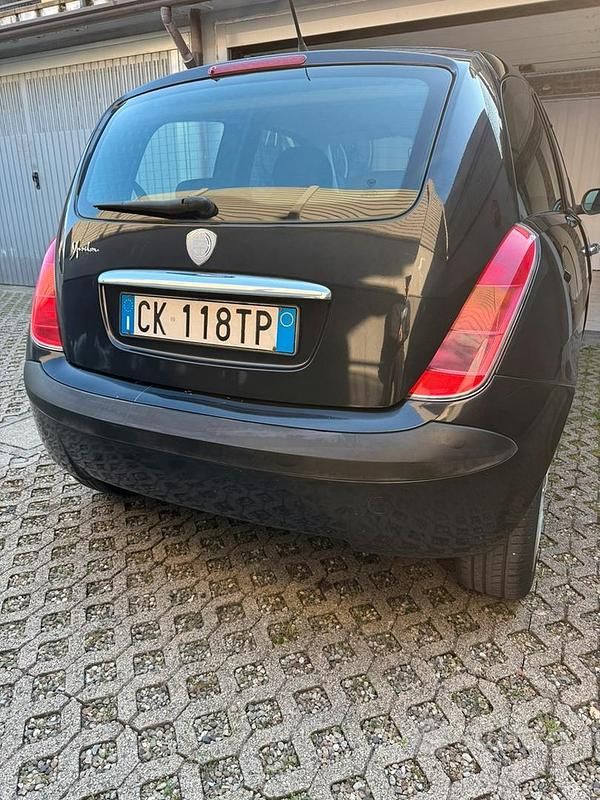 Usata Lancia Ypsilon 80 CV (58 kW) 2003 Nero Utilitaria