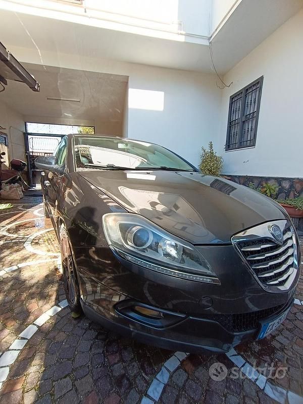 Grigio Usata 2010 Lancia Delta Due volumi | 2500 € (Buon prezzo) - Immagine 1/4