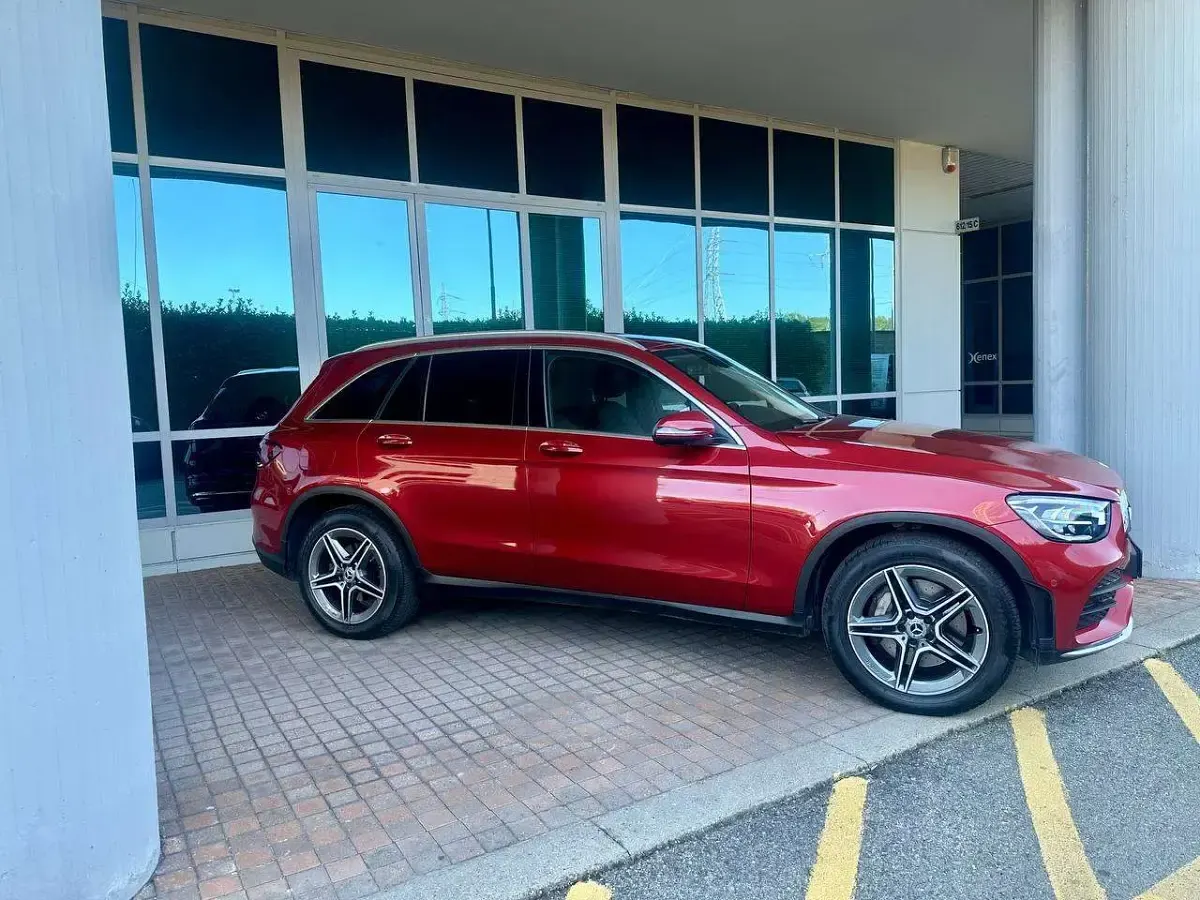 Usata Mercedes GLC220 Premium 194 CV (142 kW) 2022 Vernice rossa giacinto SUV
