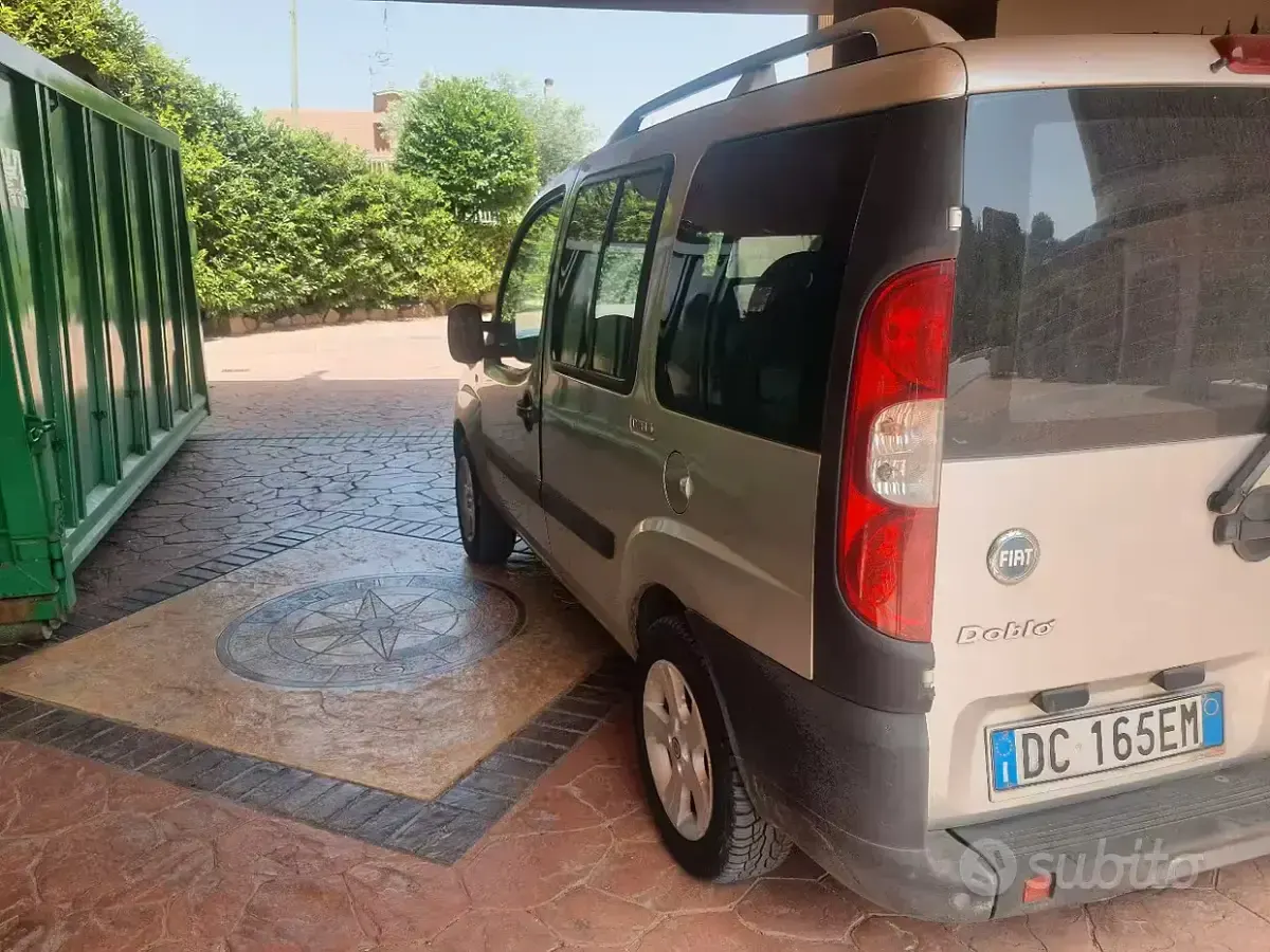 Usata Fiat Doblò 105 CV (77 kW) 2006 Monovolume
