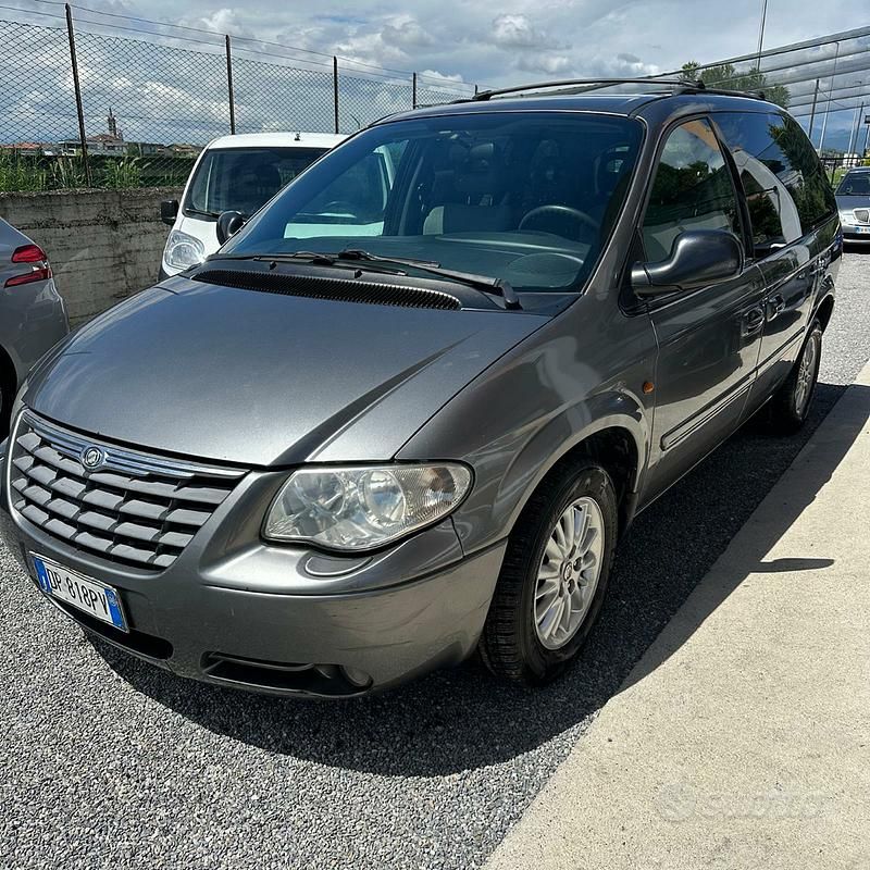 Grigio Usata 2008 Chrysler Voyager Monovolume | 1900 € - Immagine 1/4