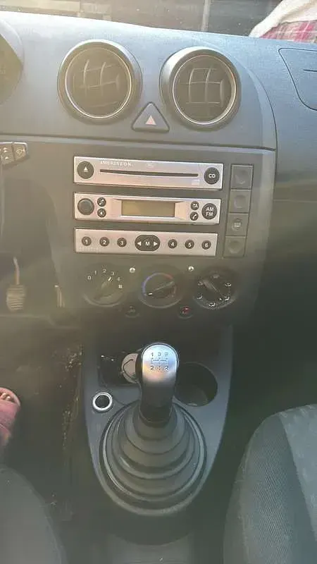Usata Ford Fiesta Ghia 68 CV (50 kW) 2005 Utilitaria