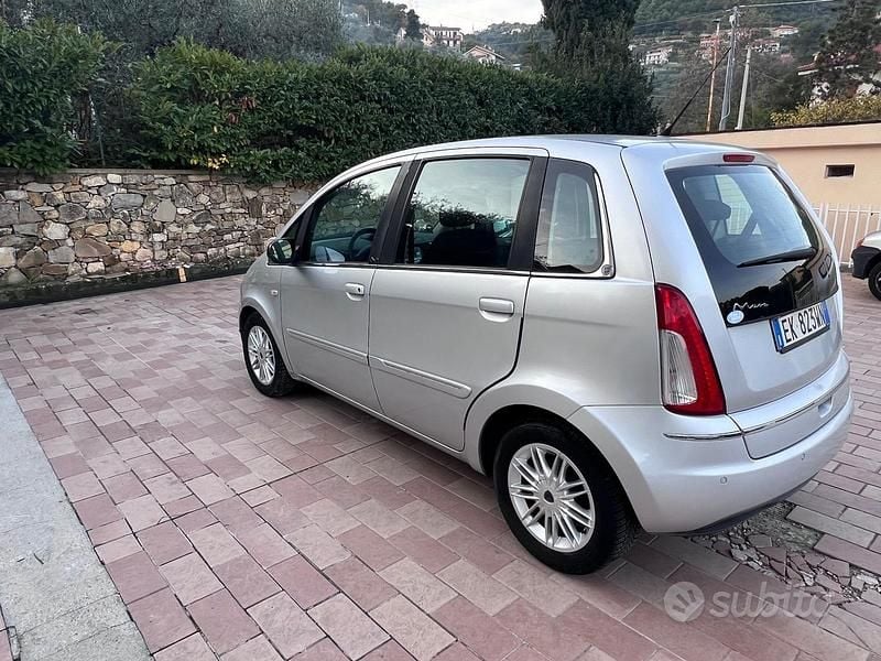 Usata Lancia Musa 95 CV (69 kW) 2011 Grigio Monovolume