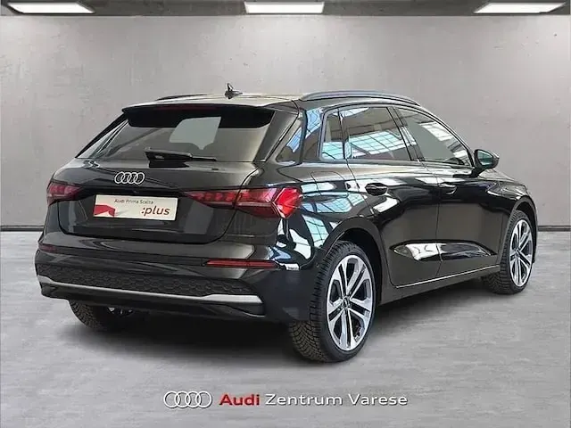 Käytetty Audi A3 Advanced 116 HP (85 kW) 2025 Musta Sedan