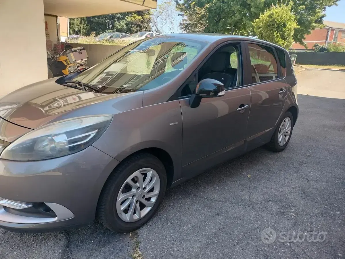Usata Renault Scénic 110 CV (80 kW) 2015 Grigio Monovolume