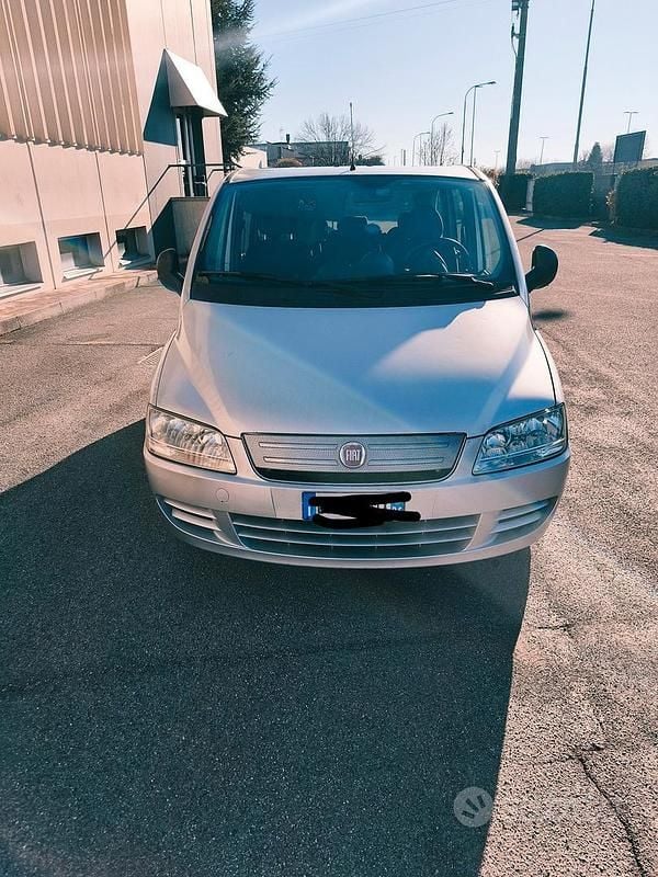 Grigio Usata 2008 Fiat Multipla Monovolume | 1300 € (Buon prezzo) - Immagine 1/4