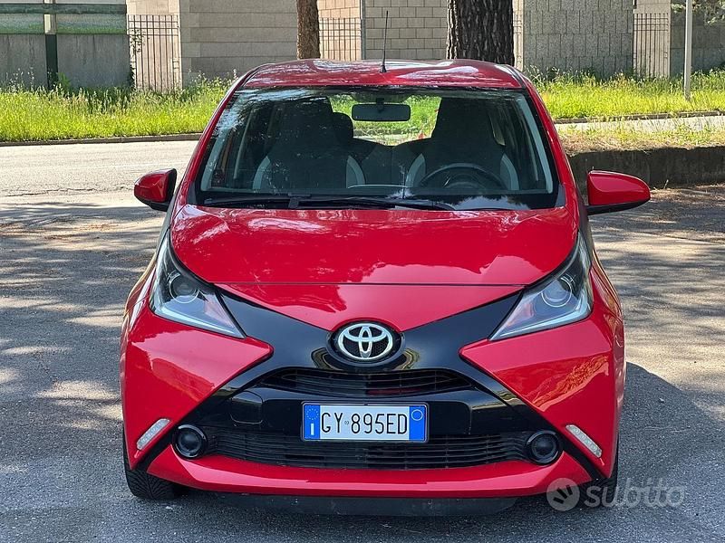 Usata Toyota Aygo 69 CV (50 kW) 2015 Rosso Utilitaria