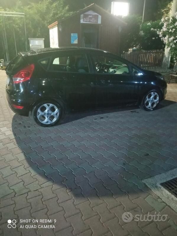 Usata Ford Fiesta 68 CV (50 kW) 2011 Nero Utilitaria