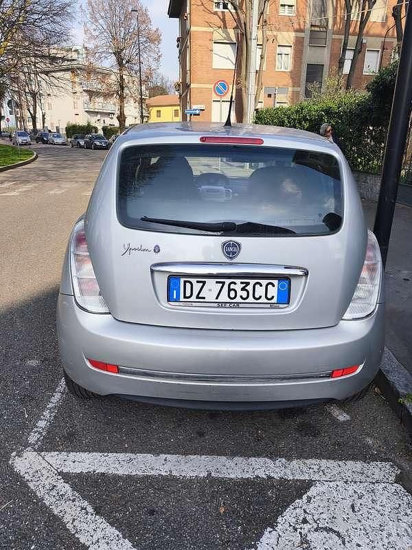 Usata Lancia Ypsilon 77 CV (56 kW) 2007 Argento Utilitaria