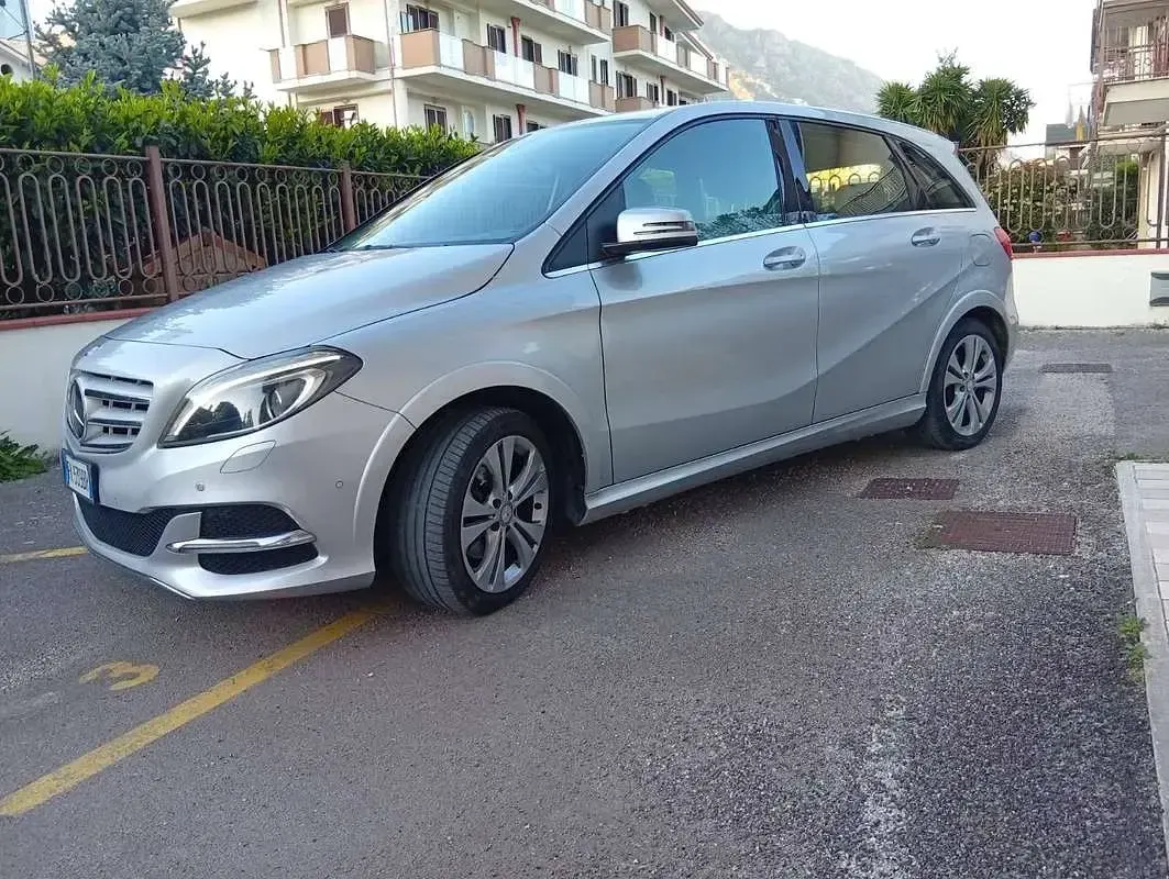 Usata Mercedes B200 Premium 156 CV (114 kW) 2015 Argento Utilitaria