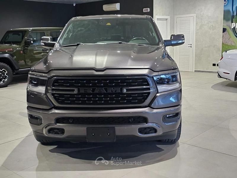 Usata RAM 1500 401 CV (294 kW) 2022 Grigio scuro metallizzato Pick-up