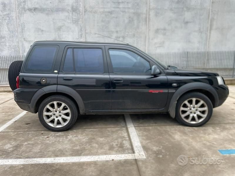 Nero Usata 2005 Land Rover Freelander SUV | 3500 € (Buon prezzo) - Immagine 1/4