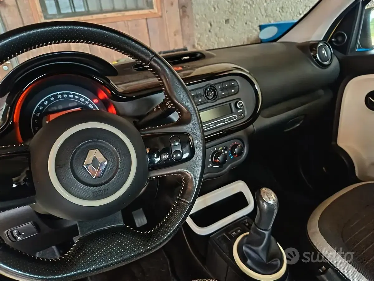 Begagnad Renault Twingo 90 HK (66 kW) 2015 Halvkombi
