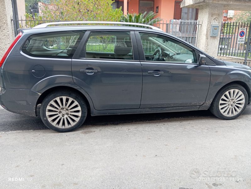 Grigio Usata 2009 Ford Focus Station wagon | 2000 € (Buon prezzo) - Immagine 1/1