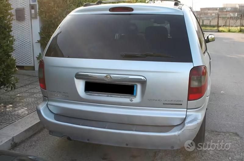 Usata Chrysler Grand Voyager Limited 150 CV (110 kW) 2005 Grigio Monovolume