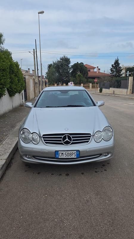 Usata Mercedes CLK270 Avantgarde 169 CV (124 kW) 2004 Argento Coupé