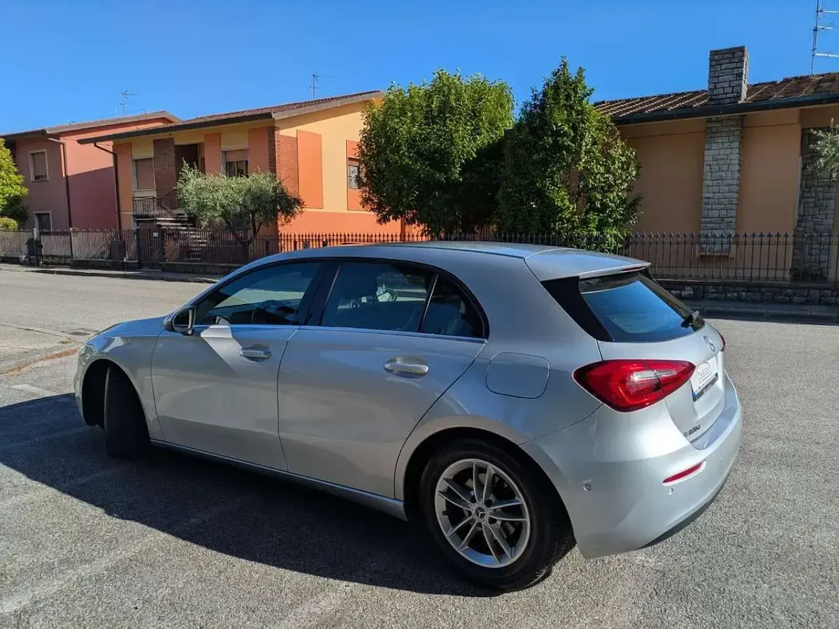 Usata Mercedes A180 Executive 116 CV (85 kW) 2018 Grigio Berlina