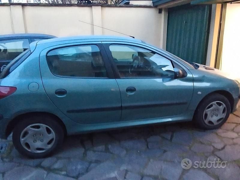 Usata Peugeot 206 75 CV (55 kW) 2001 Grigio Berlina