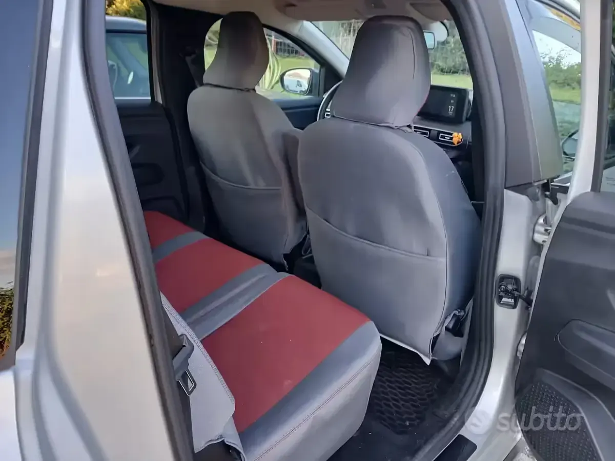 Usata Dacia Jogger 101 CV (74 kW) 2023 Grigio Monovolume
