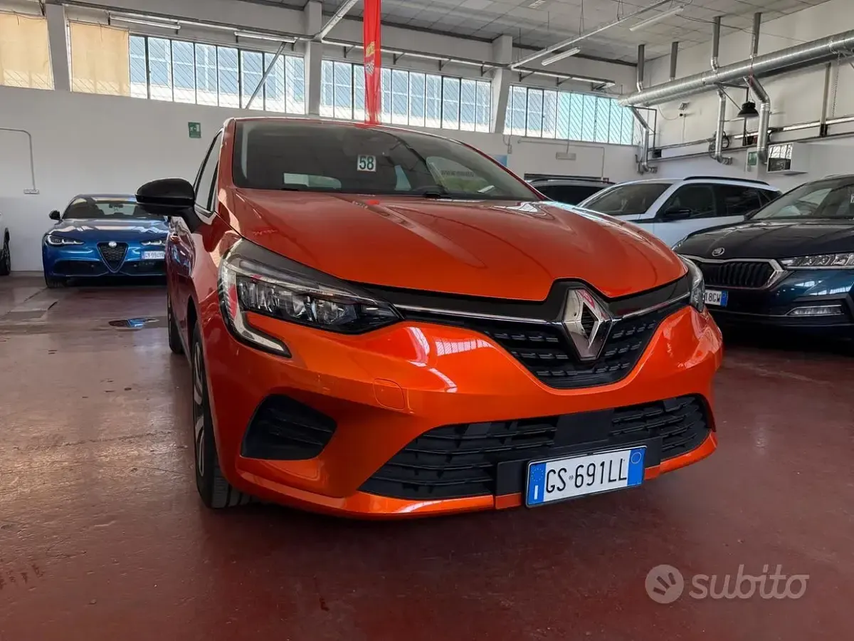 Usata Renault Clio V Equilibre 67 CV (49 kW) 2023 Arancione Berlina
