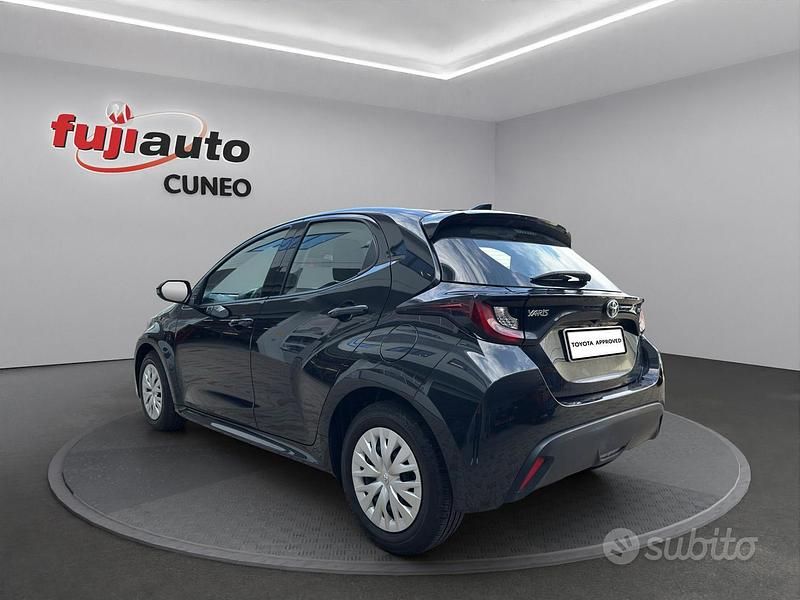 Usata Toyota Yaris Hybrid Active 116 CV (85 kW) 2022 Black met Utilitaria