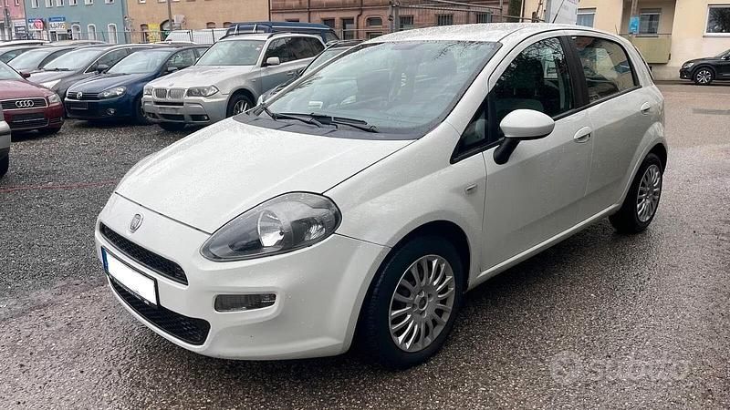 Usata Fiat Punto Pop 77 CV (56 kW) 2012 Bianco Utilitaria