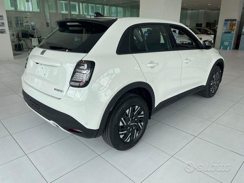 Nuova Fiat 600 110 CV (80 kW) 2025 Azzurro SUV