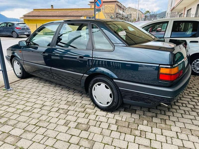 Usata VW Passat 90 CV (66 kW) 1991 Blu petrol Berlina