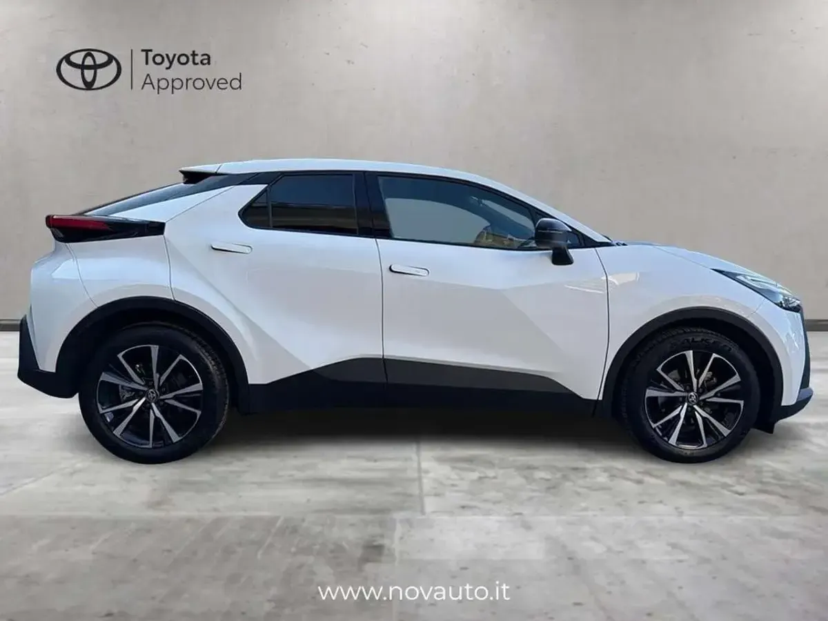 Usata Toyota C-HR Trend 140 CV (102 kW) 2024 Bianco SUV