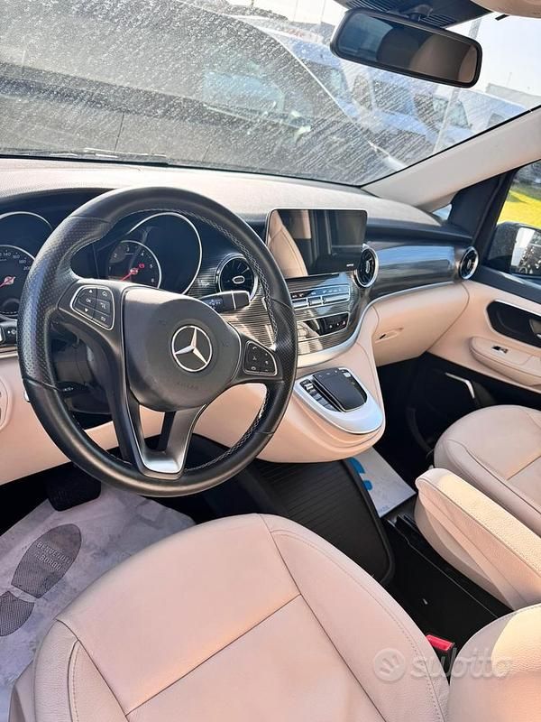 Usata Mercedes 250 190 CV (139 kW) 2021 Blu Monovolume