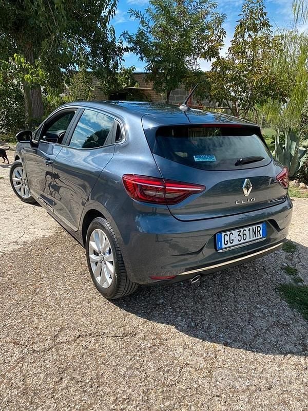 Grigio Usata 2021 Renault Clio V Tre volumi | 11.890 € (Ottimo prezzo) - Immagine 1/4
