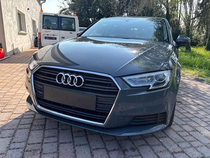 Grigio Usata 2020 Audi A3 Business Tre volumi | 13.990 € (Super prezzo) - Immagine 1/4