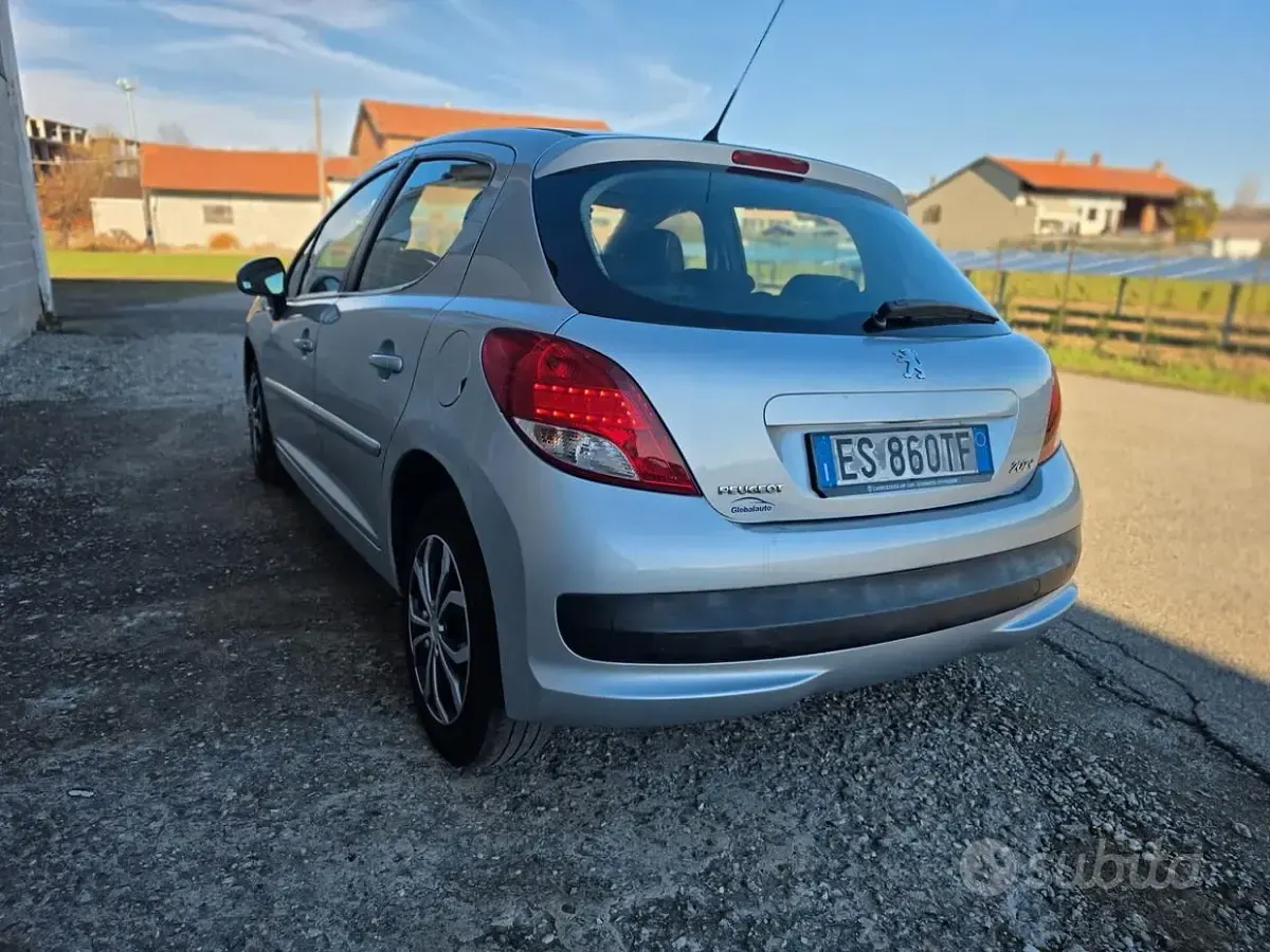 Usata Peugeot 207 70 CV (51 kW) 2013 Grigio Berlina