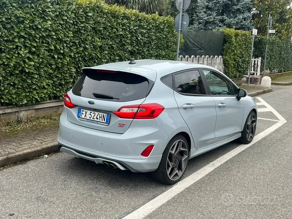 Usata Ford Fiesta ST 200 CV (147 kW) 2019 Grigio Utilitaria