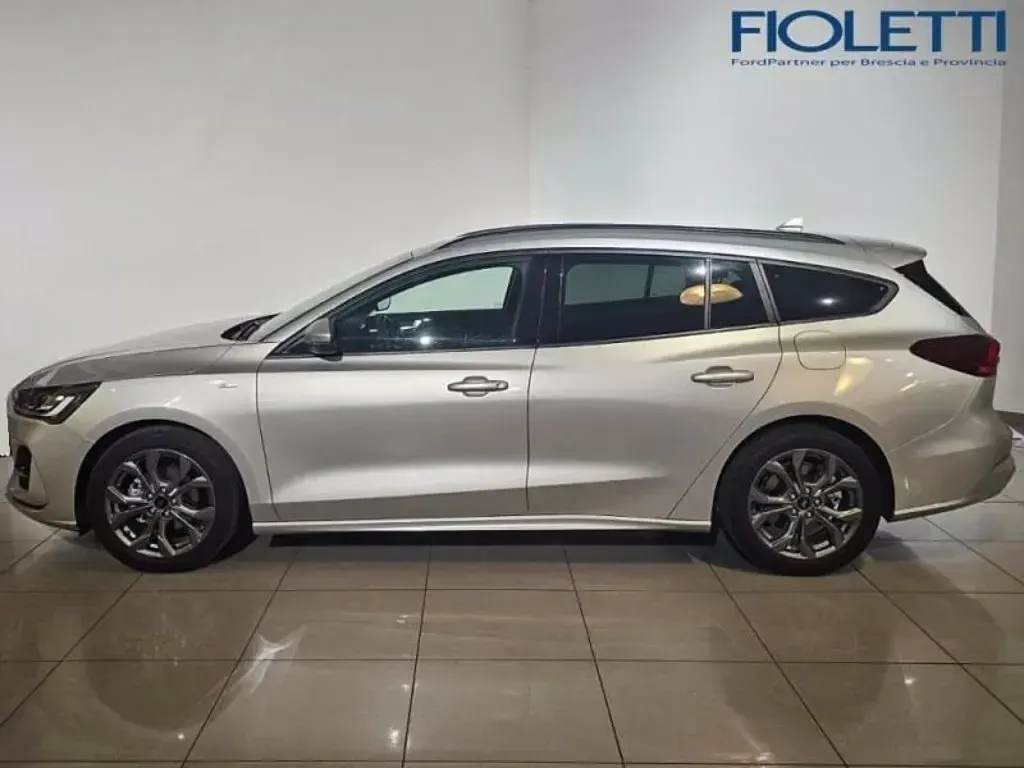 Usata Ford Focus ST-Line 125 CV (91 kW) 2023 Grigio moondust (metallizzato) Station wagon