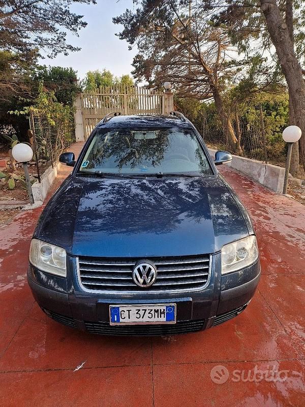 Usata VW Passat 105 CV (77 kW) 2005 Blu Station wagon