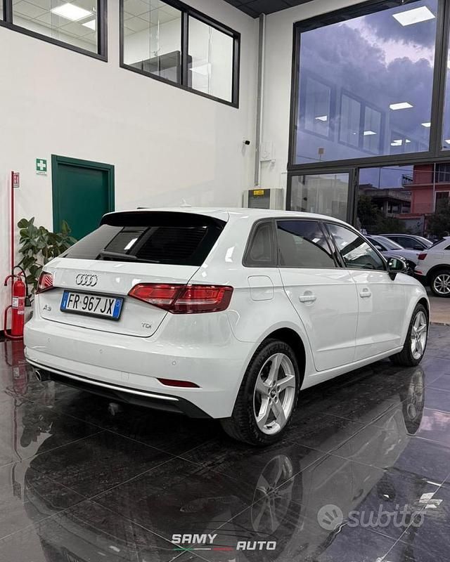 Usado Audi A3 Ambiente 116 CV (85 kW) 2018 Blanco Berlina