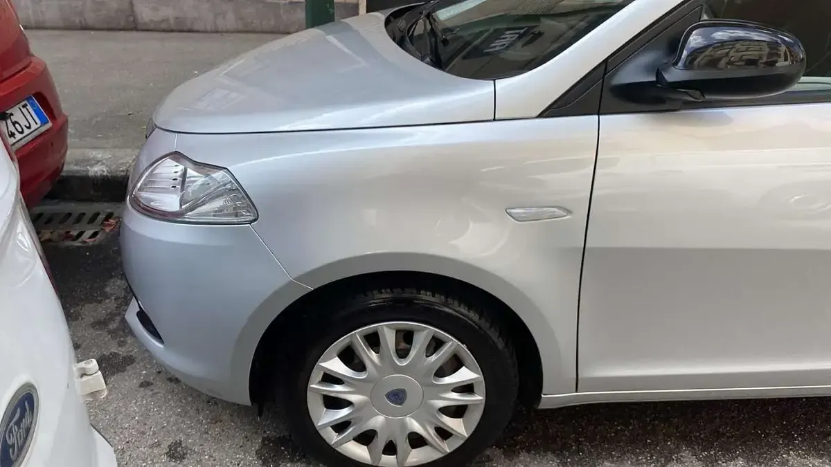 Usata Lancia Ypsilon Silver 69 CV (50 kW) 2012 Grigio Utilitaria