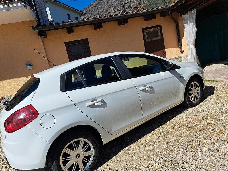 Usata Fiat Bravo 105 CV (77 kW) 2012 Bianco Utilitaria