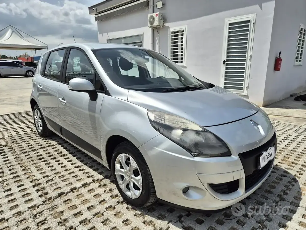 Usata Renault Scenic E-Tech 106 CV (77 kW) 2009 Grigio Monovolume