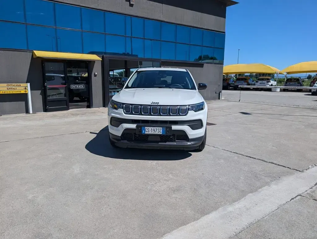 Usata Jeep Compass 131 CV (96 kW) 2024 Bianco / pastello SUV