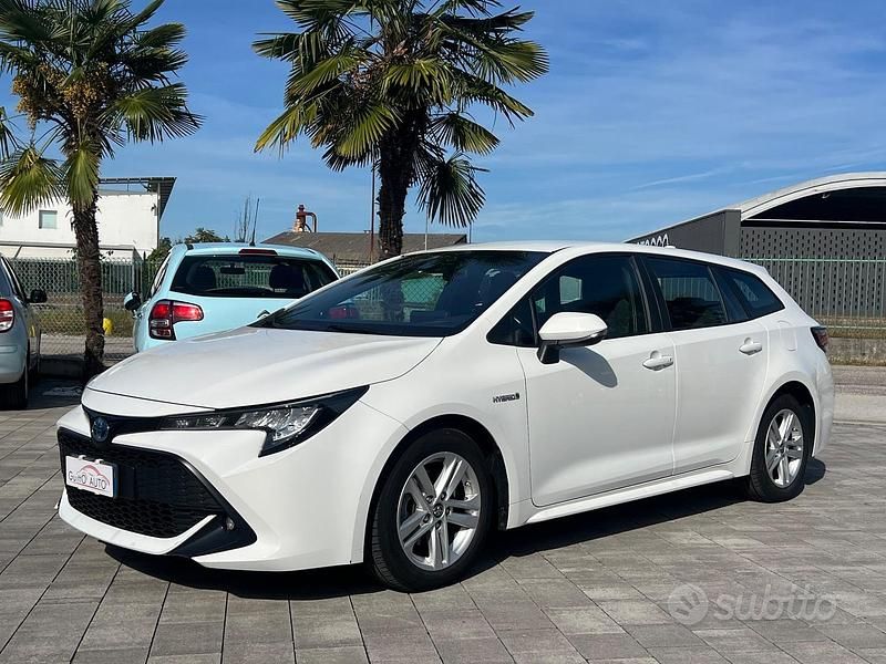 Bianco Usata 2019 Toyota Corolla Active Tre volumi | 15.000 € (Buon prezzo) - Immagine 1/4