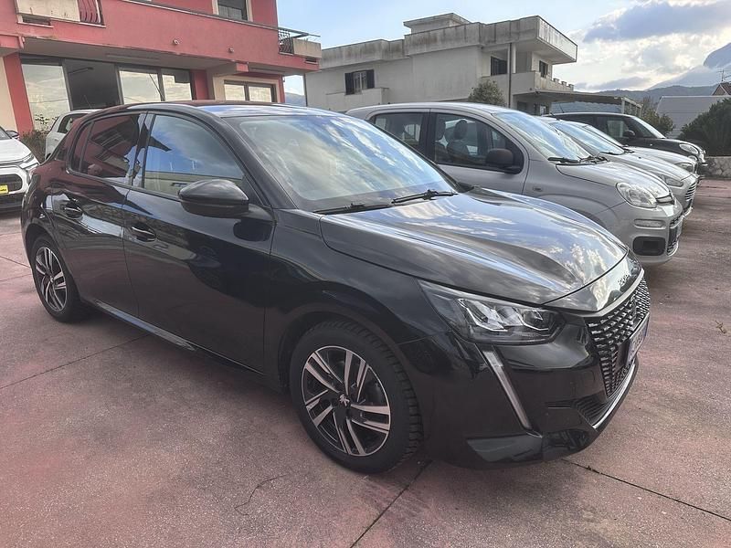 Nero Usata 2022 Peugeot 208 Allure Due volumi | 13.900 € (Cara) - Immagine 1/4