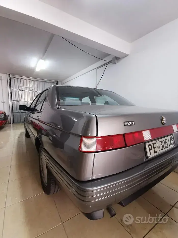 Usata Alfa Romeo 164 145 CV (106 kW) 1989 Grigio Berlina