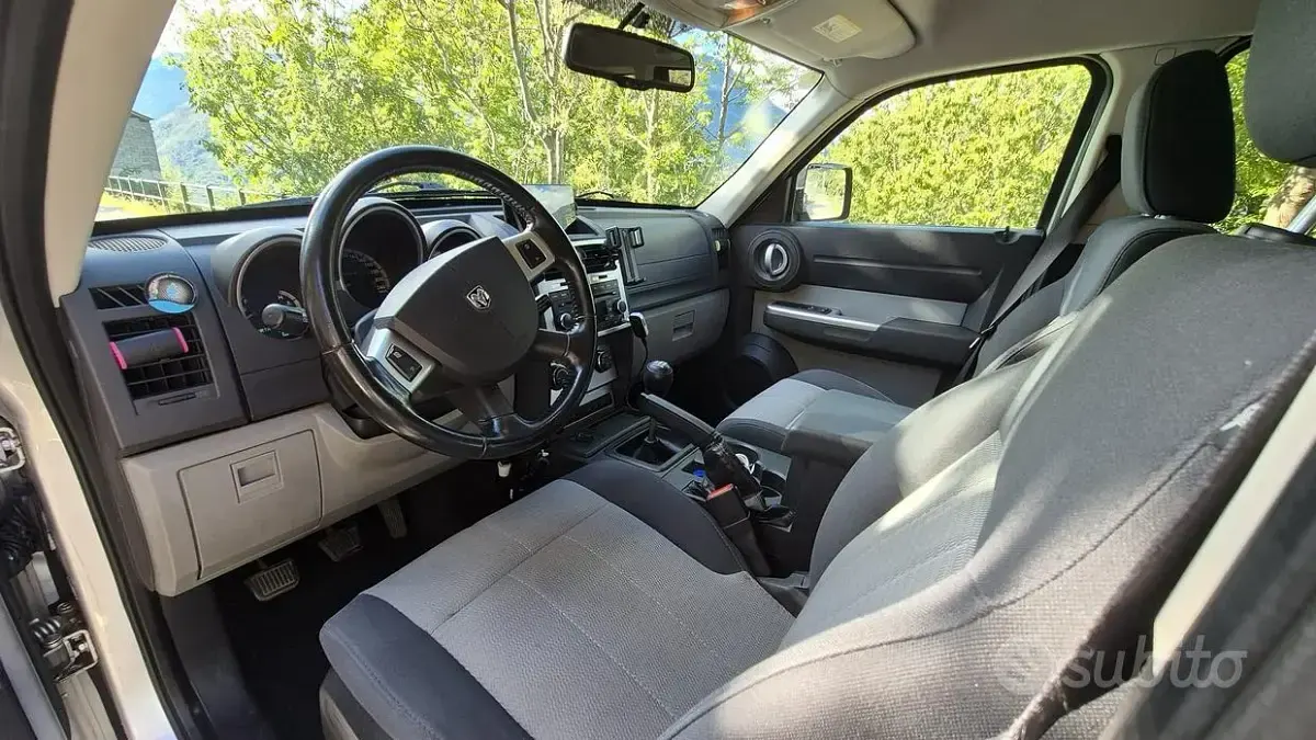 Usata Dodge Nitro 177 CV (130 kW) 2009 Grigio SUV